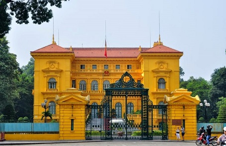 Cua hang yen sao ha noi gan phu chu tich